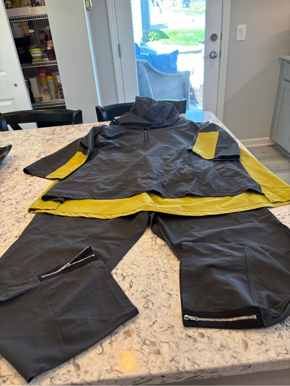 Jason Gray and Yellow Two-Piece Sport Set - Pullover Top & Pants Large